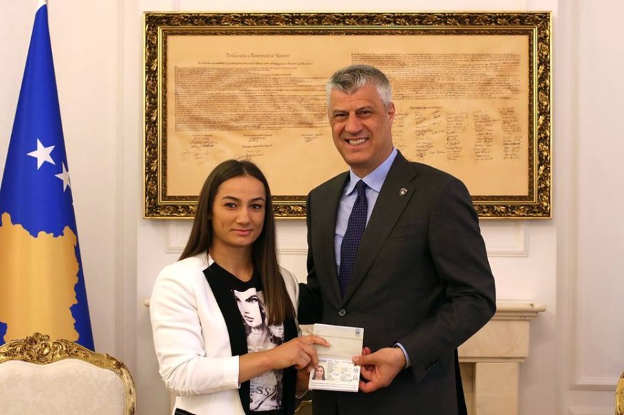 Majlinda Kelmendit, pajiset me pasaporte diplomatike