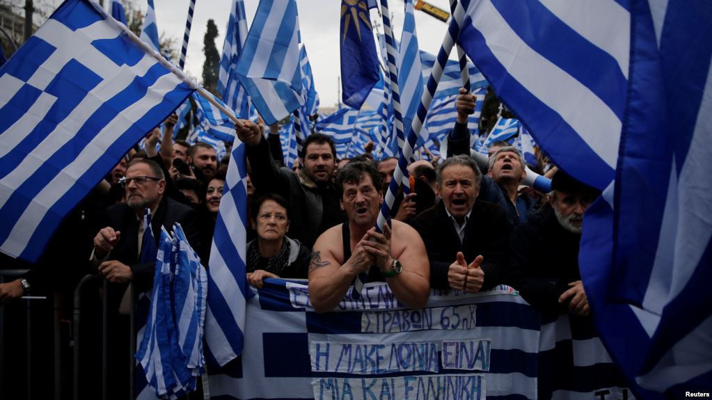 Greqi, Protesta