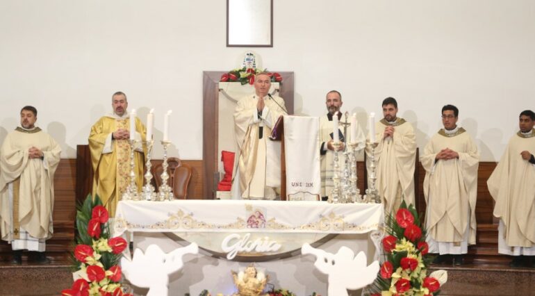 Urimi për Krishtlindje  Kisha Katolike e Shqipërisë  Gëzuar  Zoti ju bekoftë 