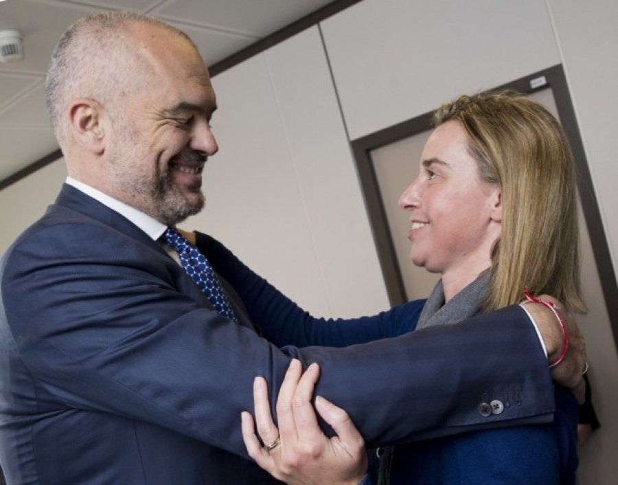 U akuzua për mashtrim dhe korrupsion  Rektorja e Kolegjit të Evropës jep dorëheqje  Balluku jo 