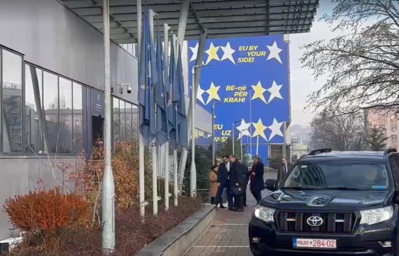 Sørensen në Prishtinë  takim me Kurtin  Osmanin dhe Opozitën