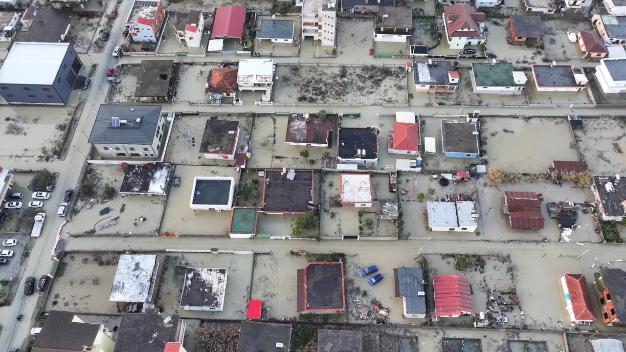 Përmbytjet në Durrës  Prokuroria sekuestron dokumentet e hidrovorit të ri me vlerë 19 mln €