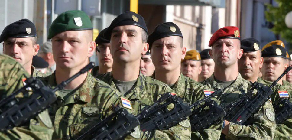 Kroacia rikthen shërbimin ushtarak pas 17 vjetësh