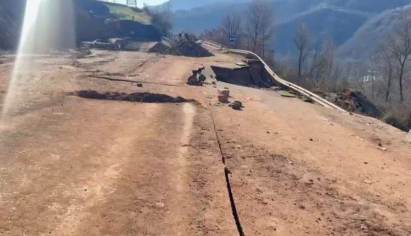 Librazhd Pogradec  shembet edhe bypassi  vetëm Edi Rama ka ngelur pa u shembur