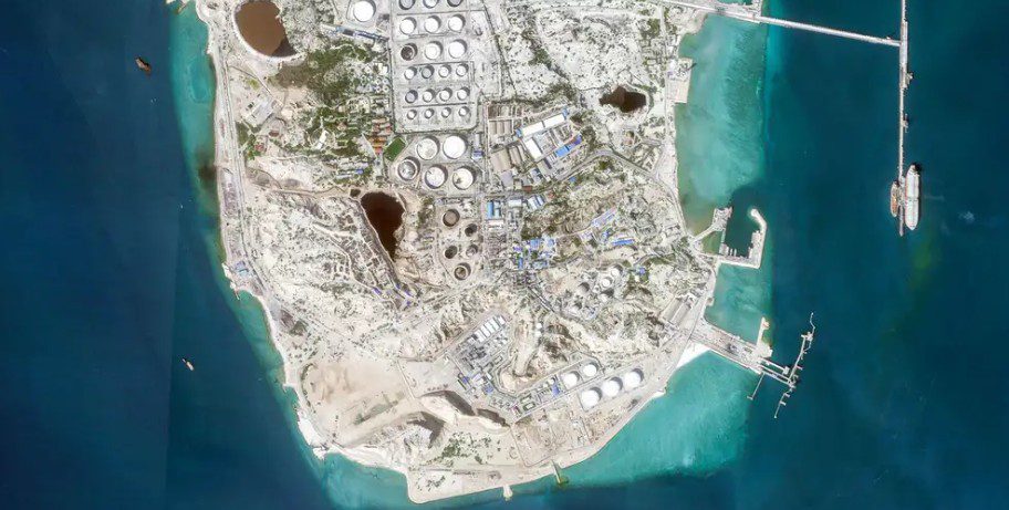 Goditet ishulli iranian Kharg nga SHBA