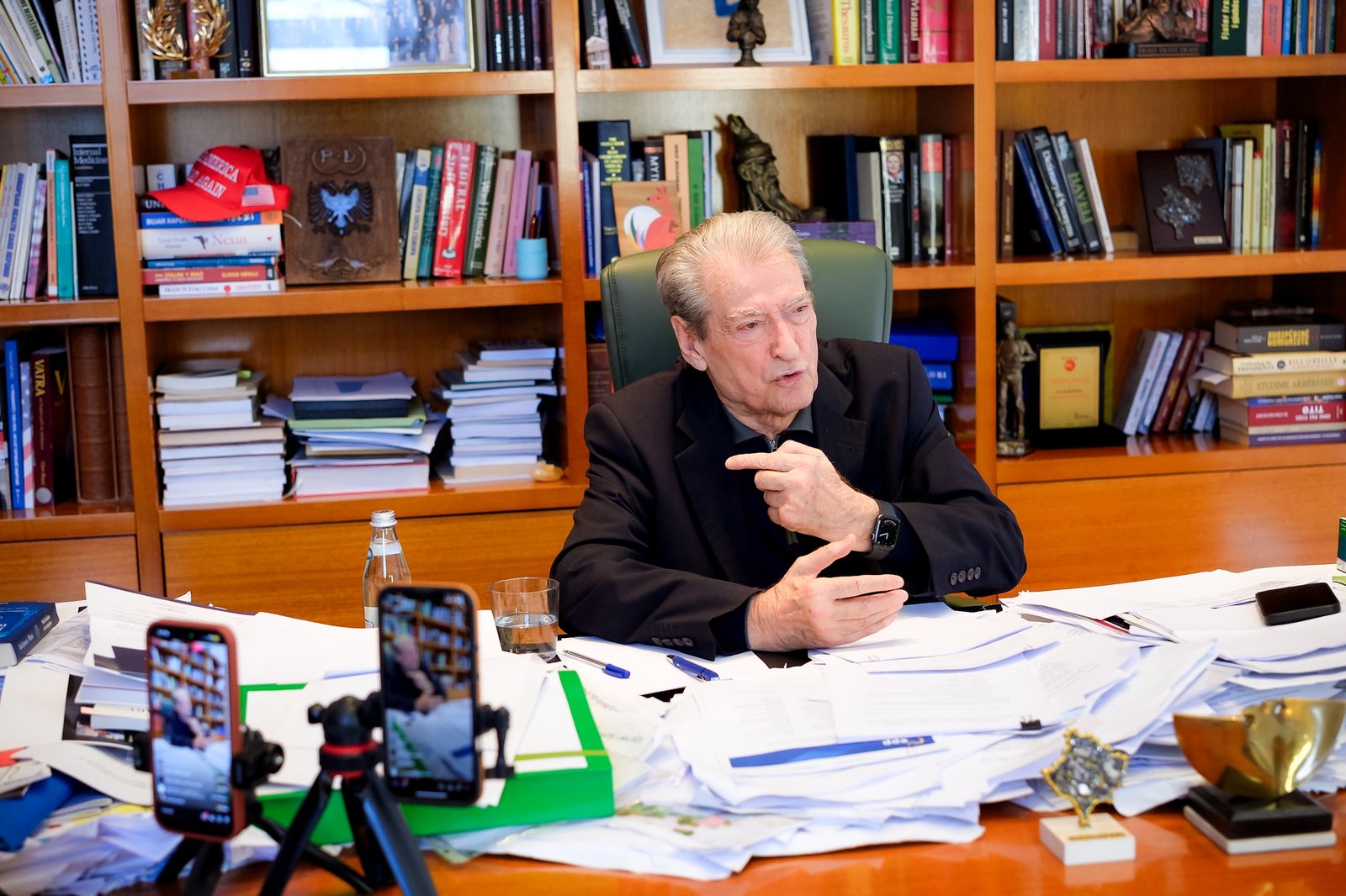 Duhen përgjysmuar urgjent taksat mbi naftën  Berisha  Ftoj qytetarët të na bashkohen në revoltën tonë 