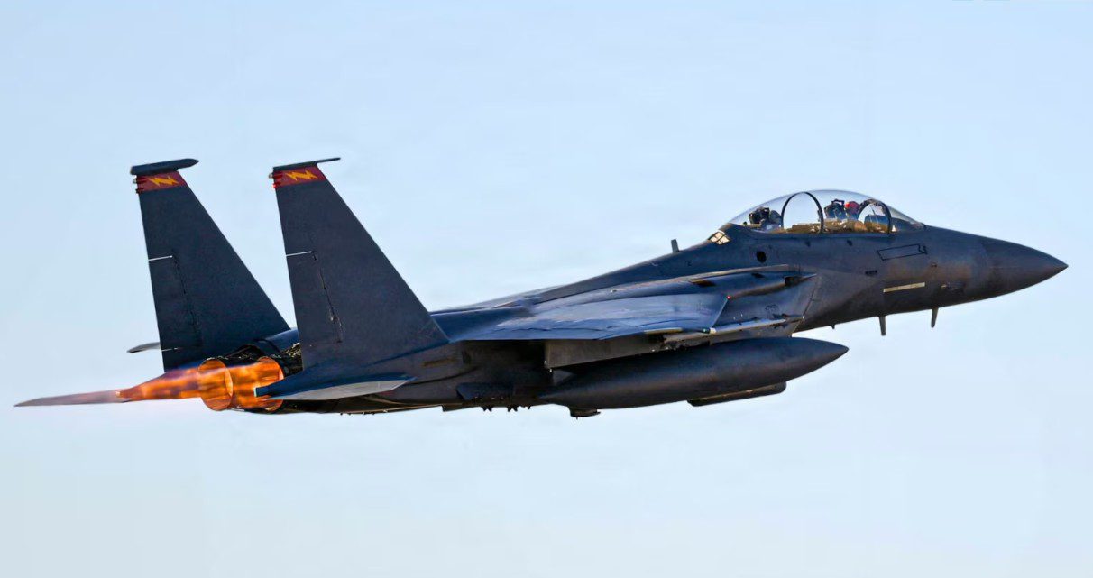 Ekipet e shpëtimit në mision për ta gjetur pilotin e avionit të rrëzuar amerikan në Iran