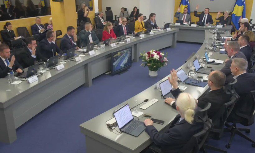 Qeveria e Kosovës miraton Projektligjet për Sigurimet Shëndetësore dhe Çmimet Tavan