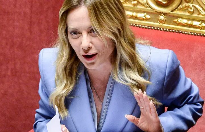 E veshur për pushtet  Giorgia Meloni dhe gjuha e modës