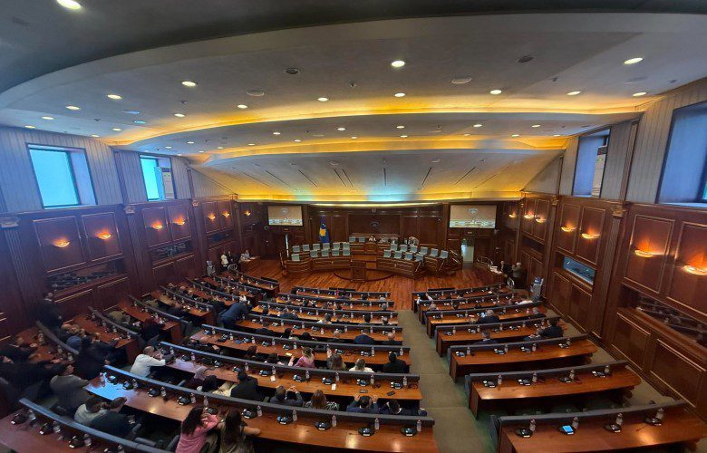 LVV nuk e voton kandidatin e PDK për Nënkryetar  ndërpritet seanca konstituive e Parlamentit Kosovës