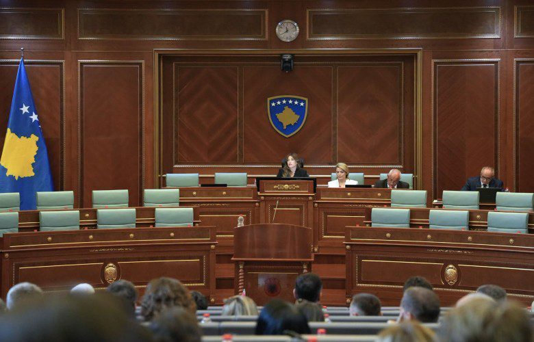 Sot vazhdon seanca konstituive e Parlamentit të Kosovës  pritet votimi i nënkryetarëve