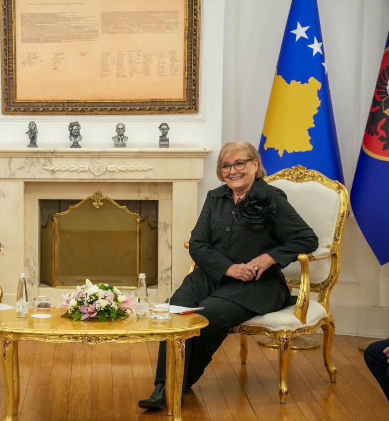 Presidentja e Kosovës e kthen në rishqyrtim Ligjin për Dhomat e Specializuara