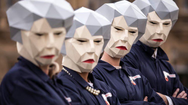 Satira që mban nën kontroll politikanët britanikë
